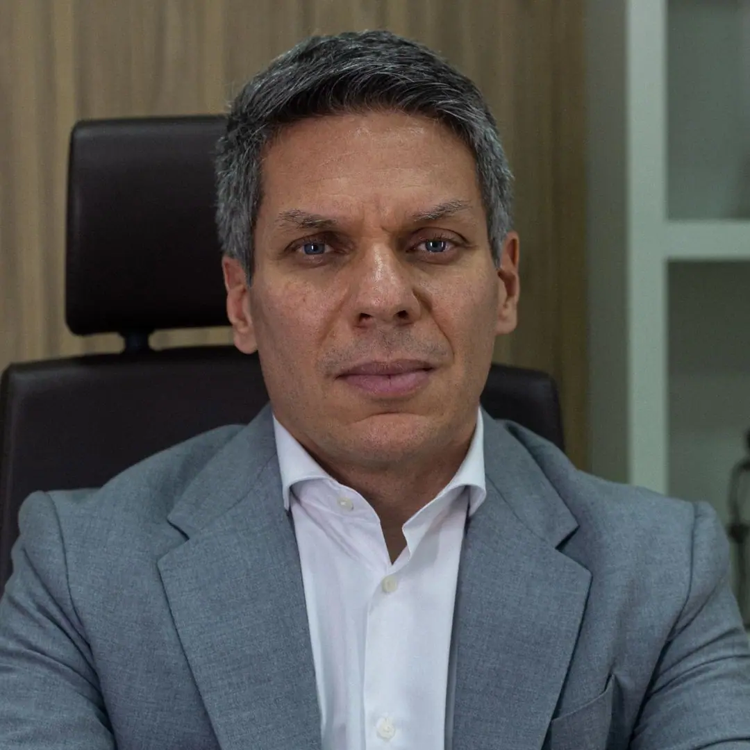 DR DANIEL VASCONCELOS
